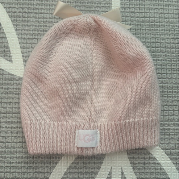 Ugg Baby Girl Pink Beanie - LIKE NEW - Picture 1 of 2